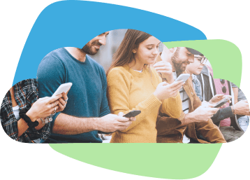 imagen hombres y mujeres mirando el móvil